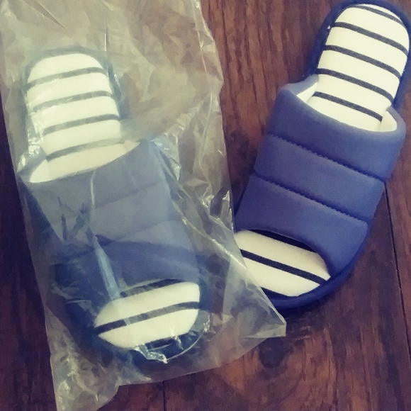Slippers - Picture 1 of 4
